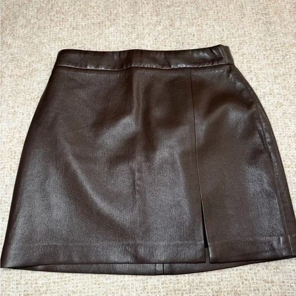 Wilfred Aritzia Faux Leather Mini Skirt Brown Size 4 - Picture 4 of 6